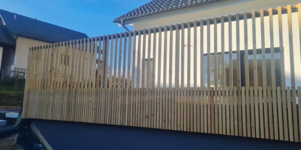 Eleganca: Ograja iz Sibirskega macesna