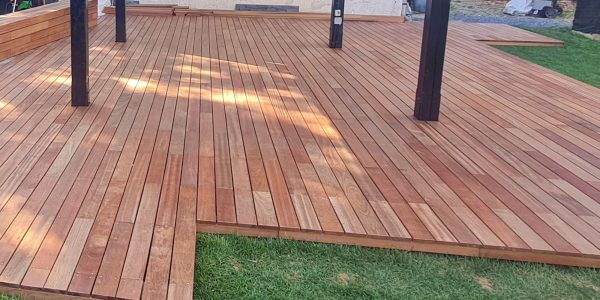 Jatoba: Eksotična trdnost in eleganca za vaše prostore