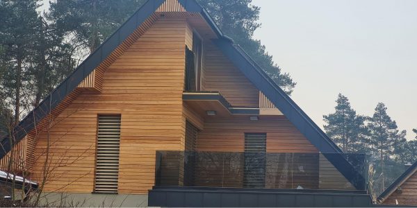 Vodoravna postavitev lesene fasade: Klasična eleganca s sodobnim pridihom